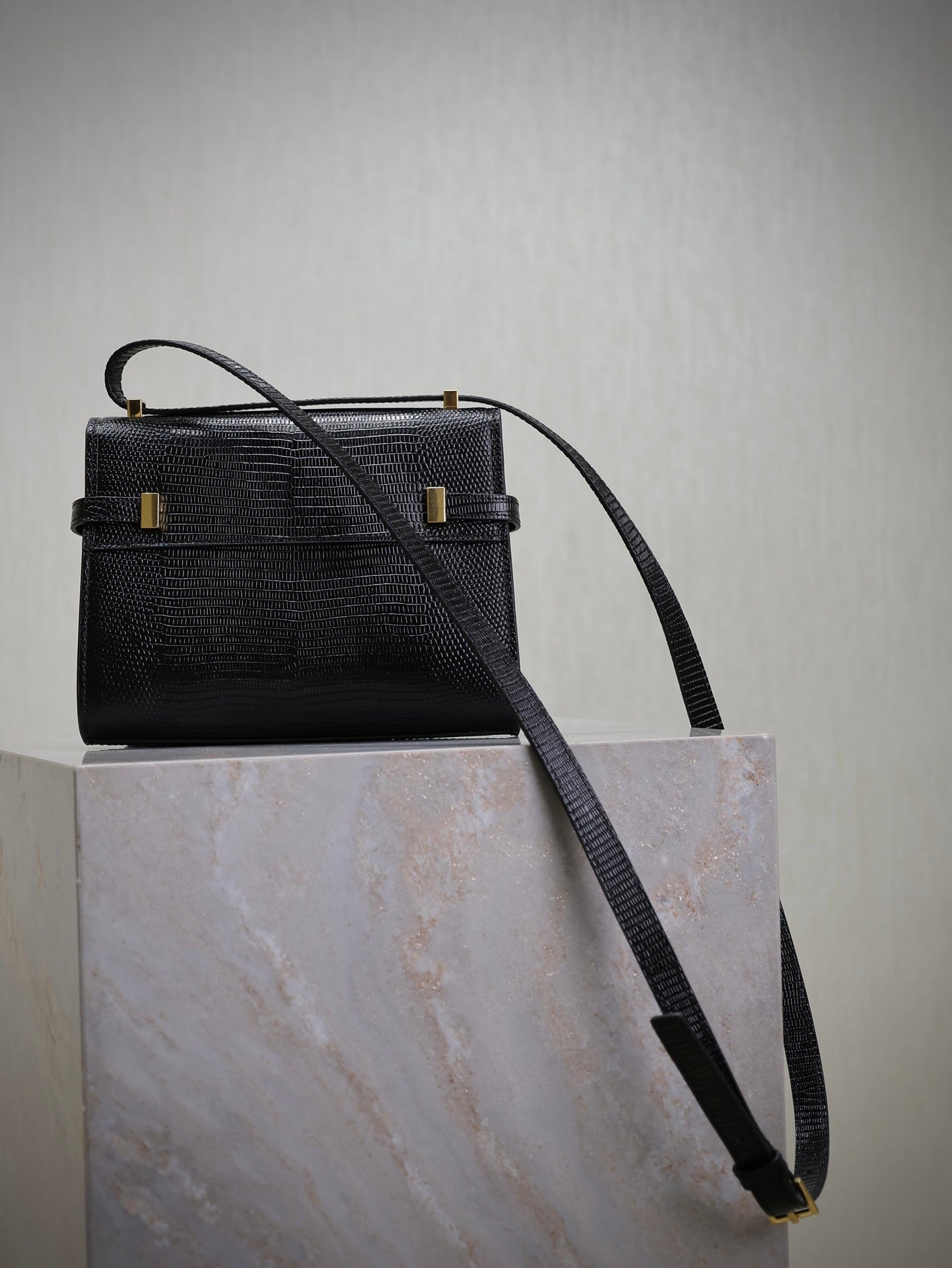 YSL 25S MINI MANHATTAN 19 IN BLACK SHINY CROCODILE CALFSKIN GOLD HARDWRE