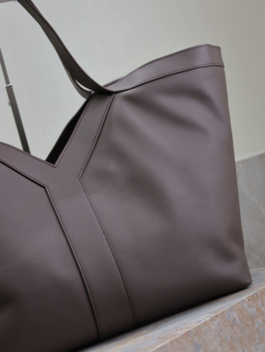 YSL 25S Y TOTE 50 IN PURPLE BROWN CALFSKIN GOLD HARDWARE