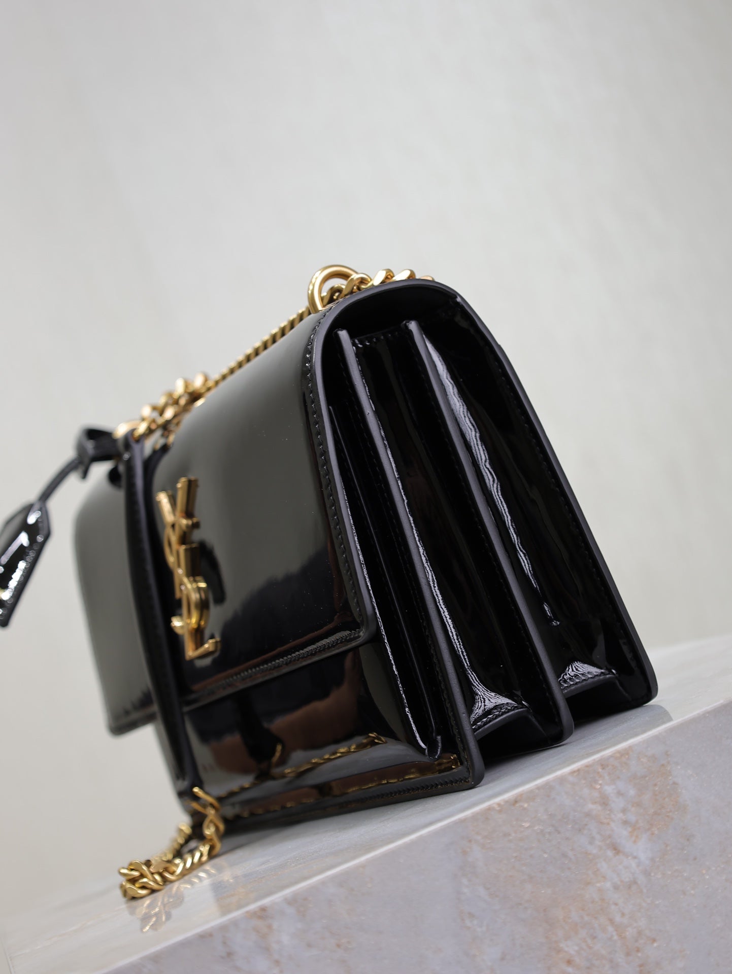 YSL 25S SUNSET MEDIUM 22 IN BLACK SHINY CALFSKIN GOLD HARDWARE