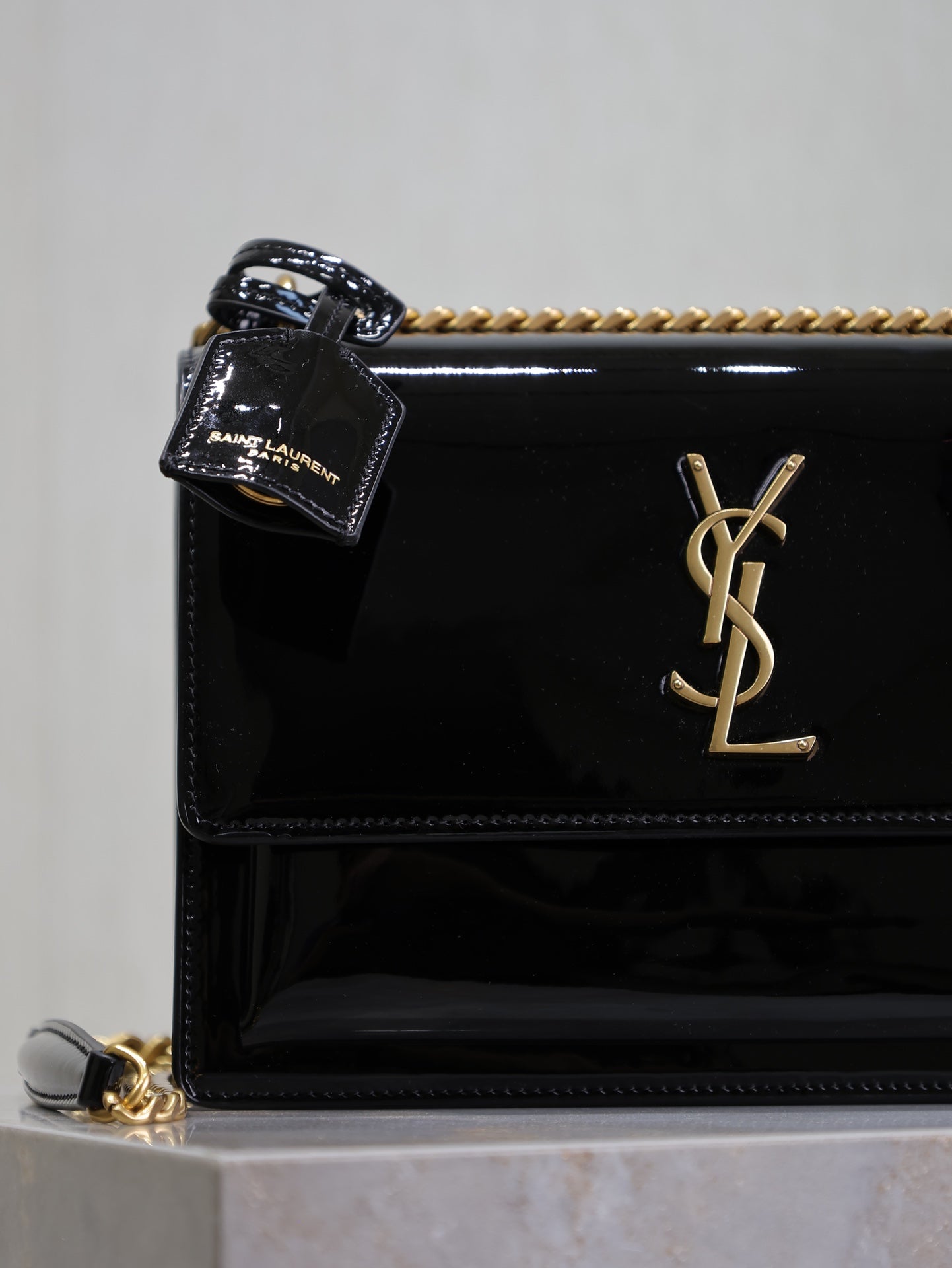 YSL 25S SUNSET MEDIUM 22 IN BLACK SHINY CALFSKIN GOLD HARDWRE