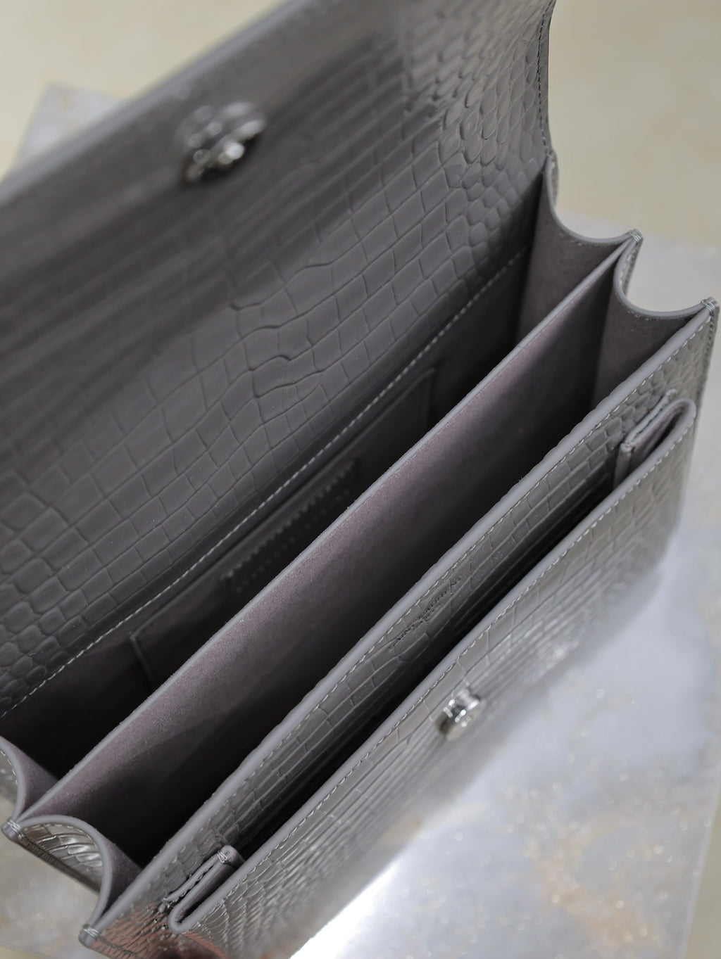 YSL 25S SUNSET MEDIUM 22 IN DARK GRAY CROCODILE-EMBOSSED SHINY CALFSKIN SILVER HARDWARE