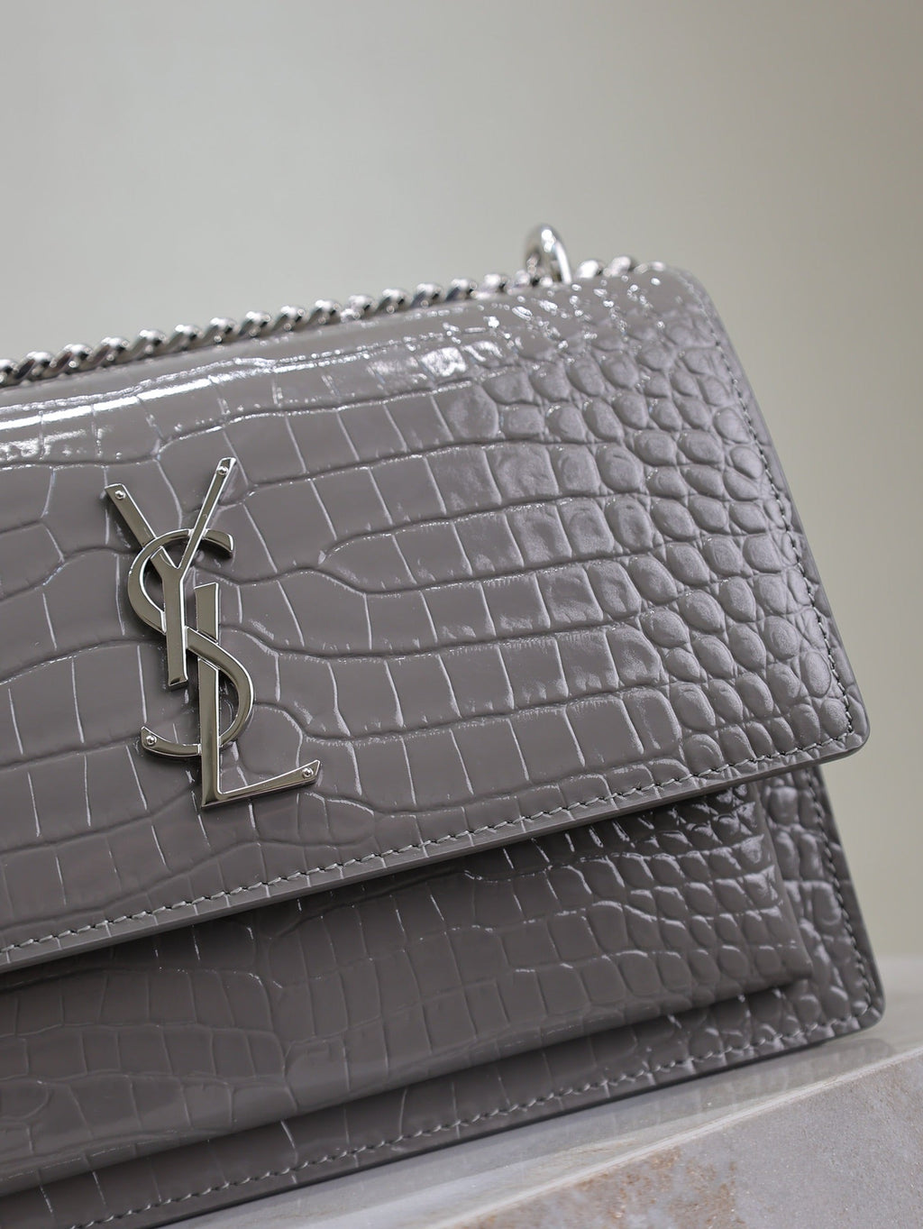 YSL 25S SUNSET MEDIUM 22 IN DARK GRAY CROCODILE-EMBOSSED SHINY CALFSKIN SILVER HARDWARE