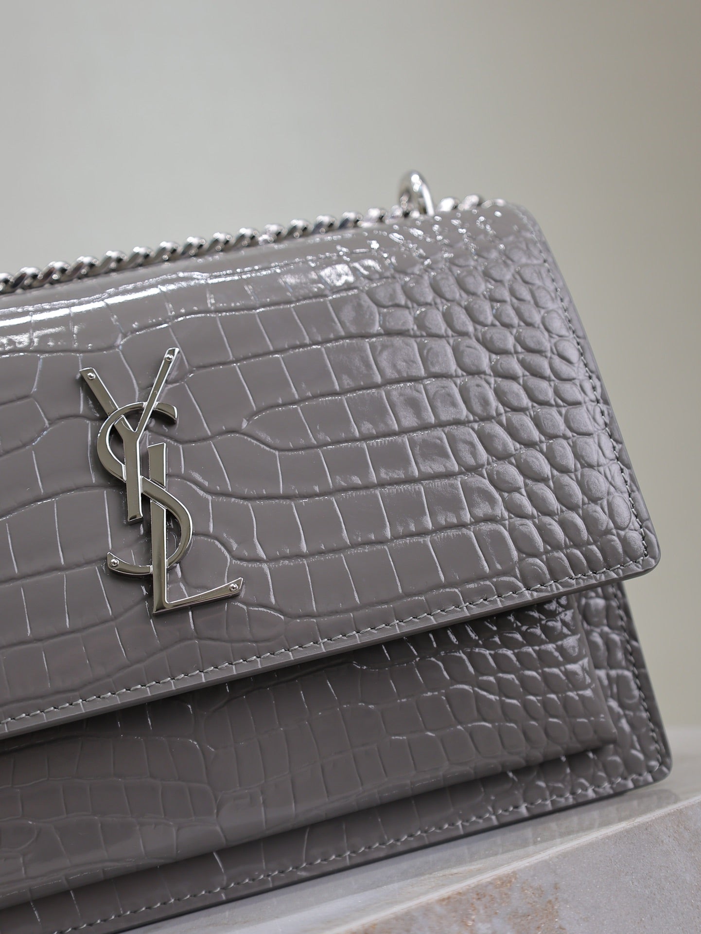 YSL 25S SUNSET MEDIUM 22 IN DARK GRAY CROCODILE-EMBOSSED SHINY CALFSKIN SILVER HARDWARE