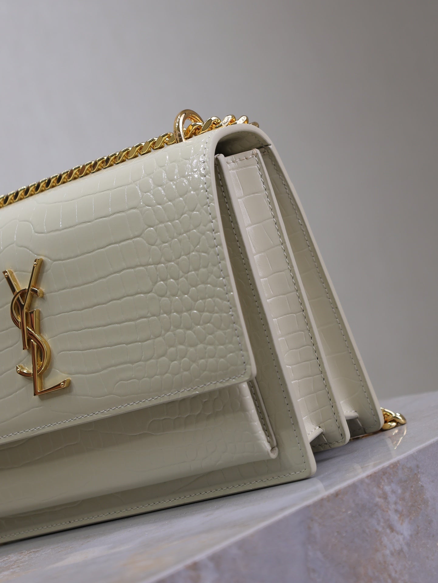 YSL 25S SUNSET MEDIUM 22 IN IVORY CROCODILE-EMBOSSED SHINY CALFSKIN GOLD HARDWRE