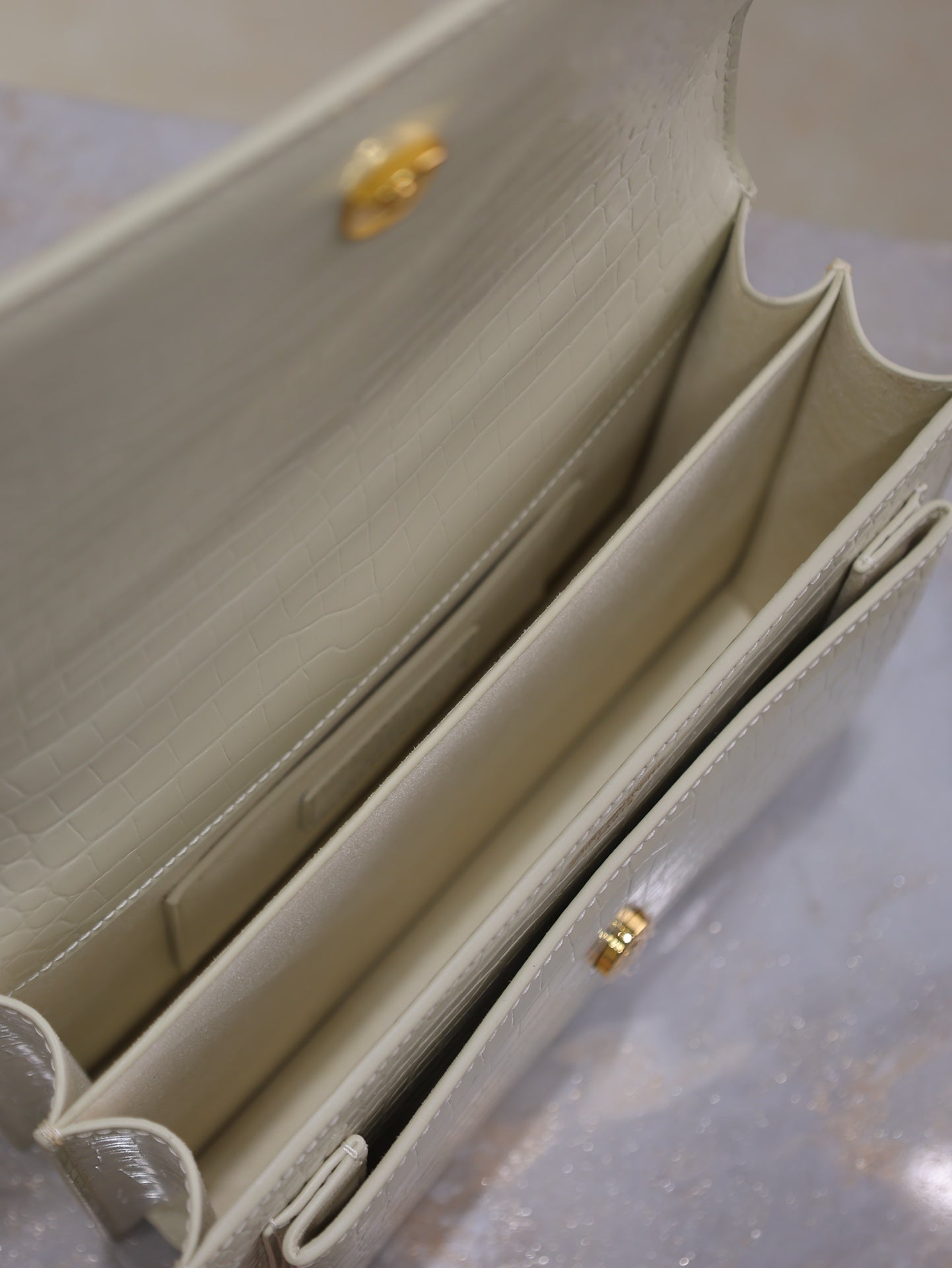 YSL 25S SUNSET MEDIUM 22 IN IVORY CROCODILE-EMBOSSED SHINY CALFSKIN GOLD HARDWARE