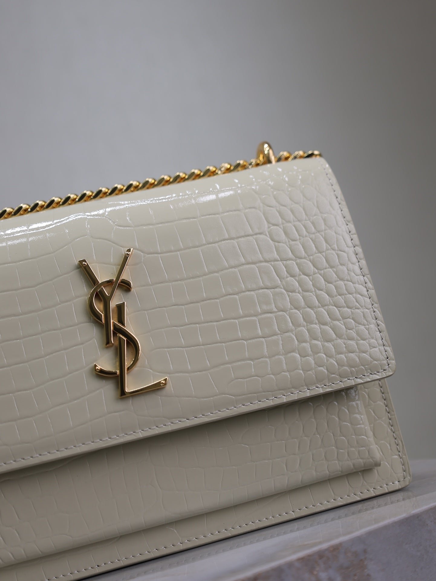 YSL 25S SUNSET MEDIUM 22 IN IVORY CROCODILE-EMBOSSED SHINY CALFSKIN GOLD HARDWRE
