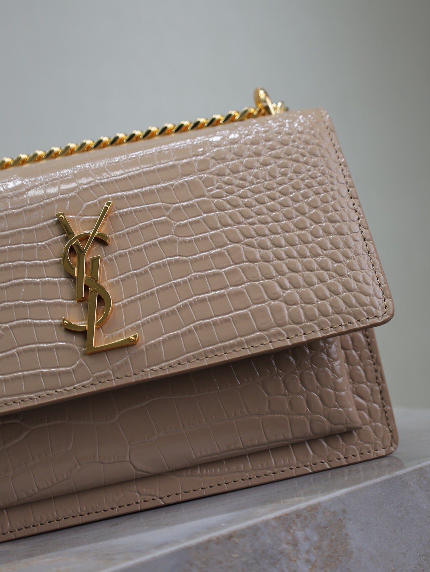 YSL 25S SUNSET MEDIUM 22 IN NUDE CROCODILE-EMBOSSED SHINY CALFSKIN GOLD HARDWARE