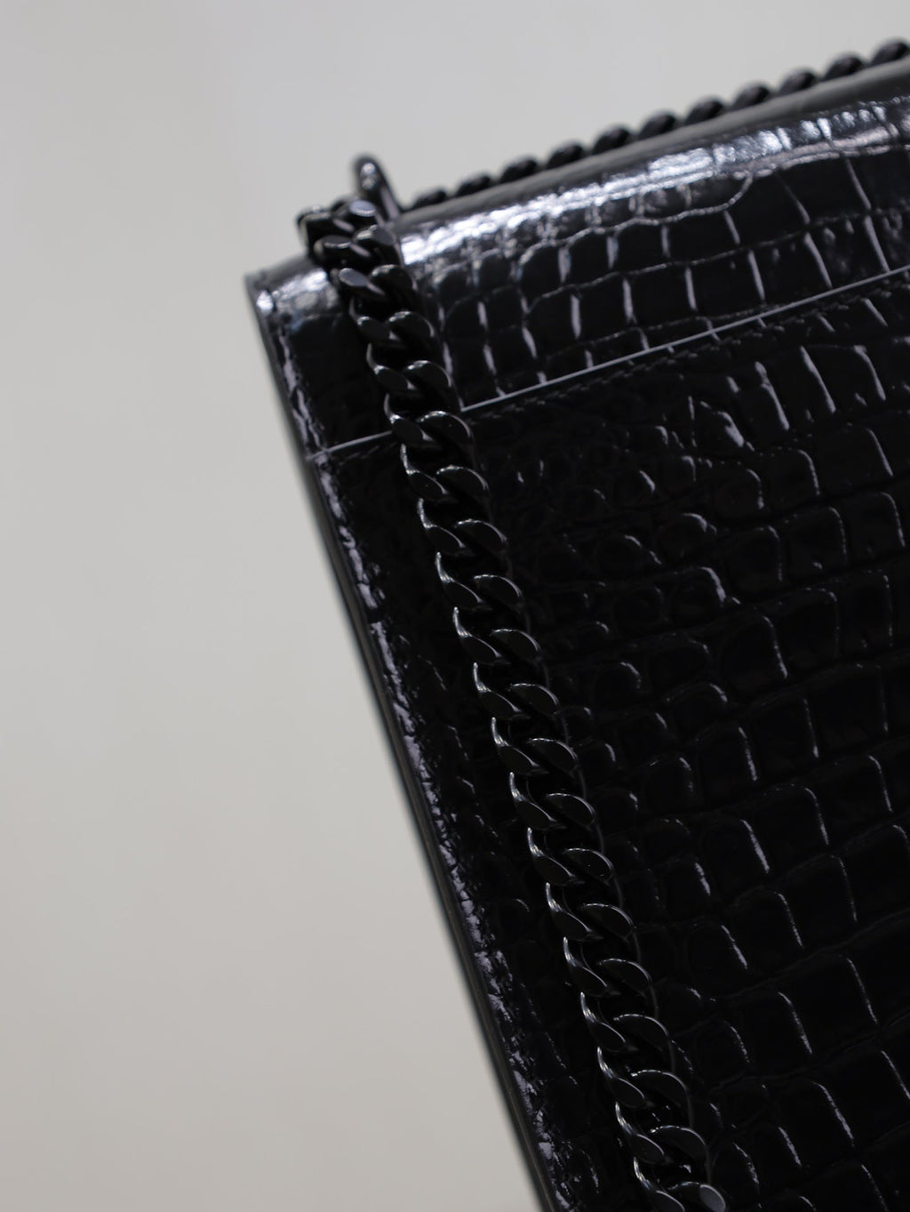 YSL 25S SUNSET MEDIUM 22 IN BLACK CROCODILE-EMBOSSED SHINY CALFSKIN BLACK HARDWRE