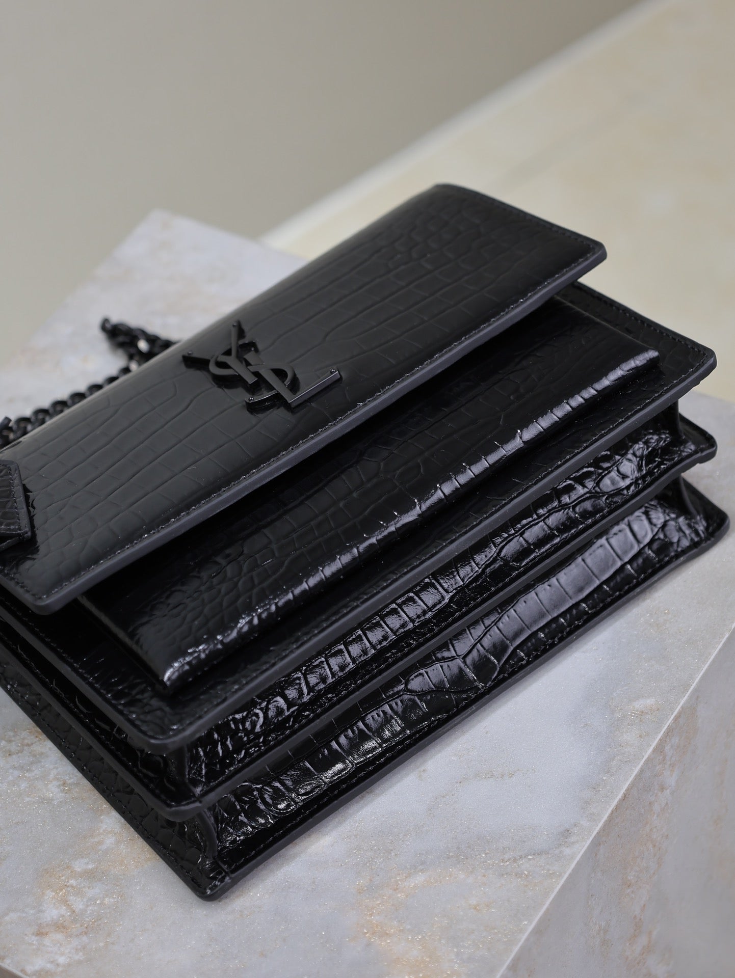 YSL 25S SUNSET MEDIUM 22 IN BLACK CROCODILE-EMBOSSED SHINY CALFSKIN BLACK HARDWARE