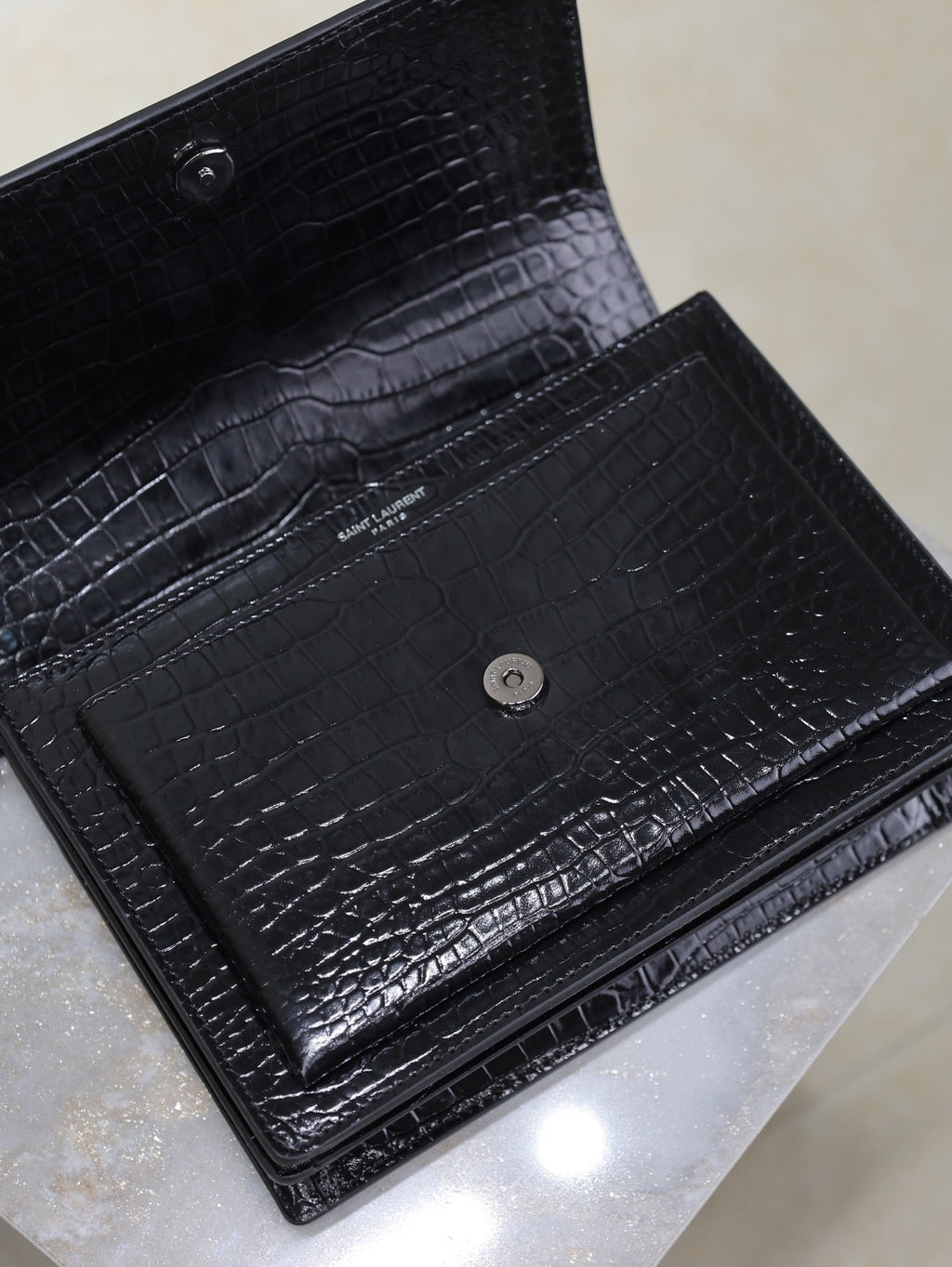 YSL 25S SUNSET MEDIUM 22 IN BLACK CROCODILE-EMBOSSED SHINY CALFSKIN BLACK HARDWRE