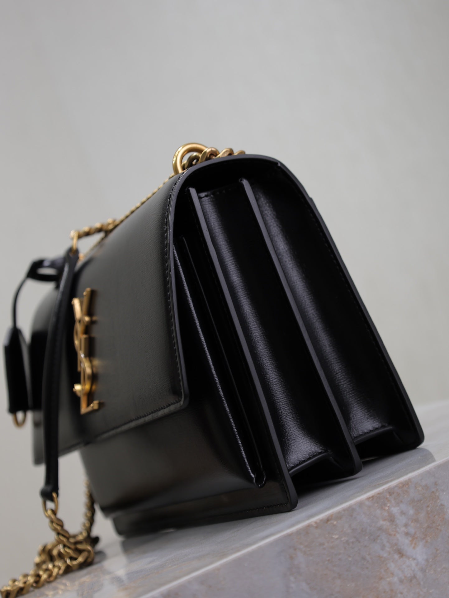 YSL 25S SUNSET BAG 22 IN BLACK CALFSKIN GOLD HARDWARE