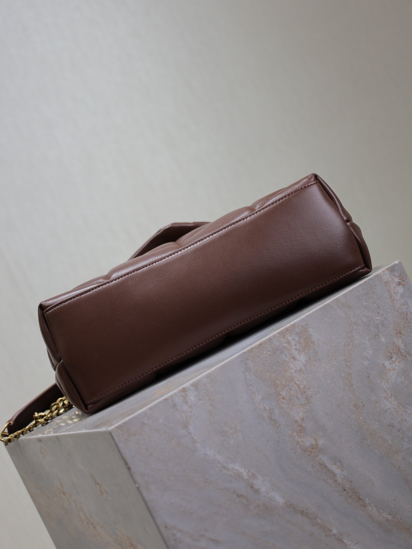 YSL 25S LOULOU PUFFER MM 29 IN DARK BROWN CALFSKIN GOLD HARDWARE