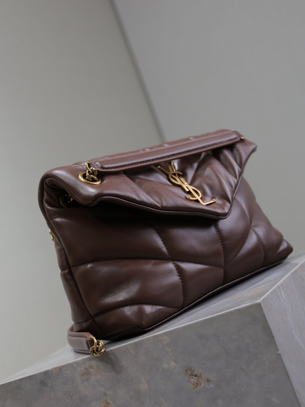 YSL 25S LOULOU PUFFER MM 29 IN DARK BROWN CALFSKIN GOLD HARDWARE