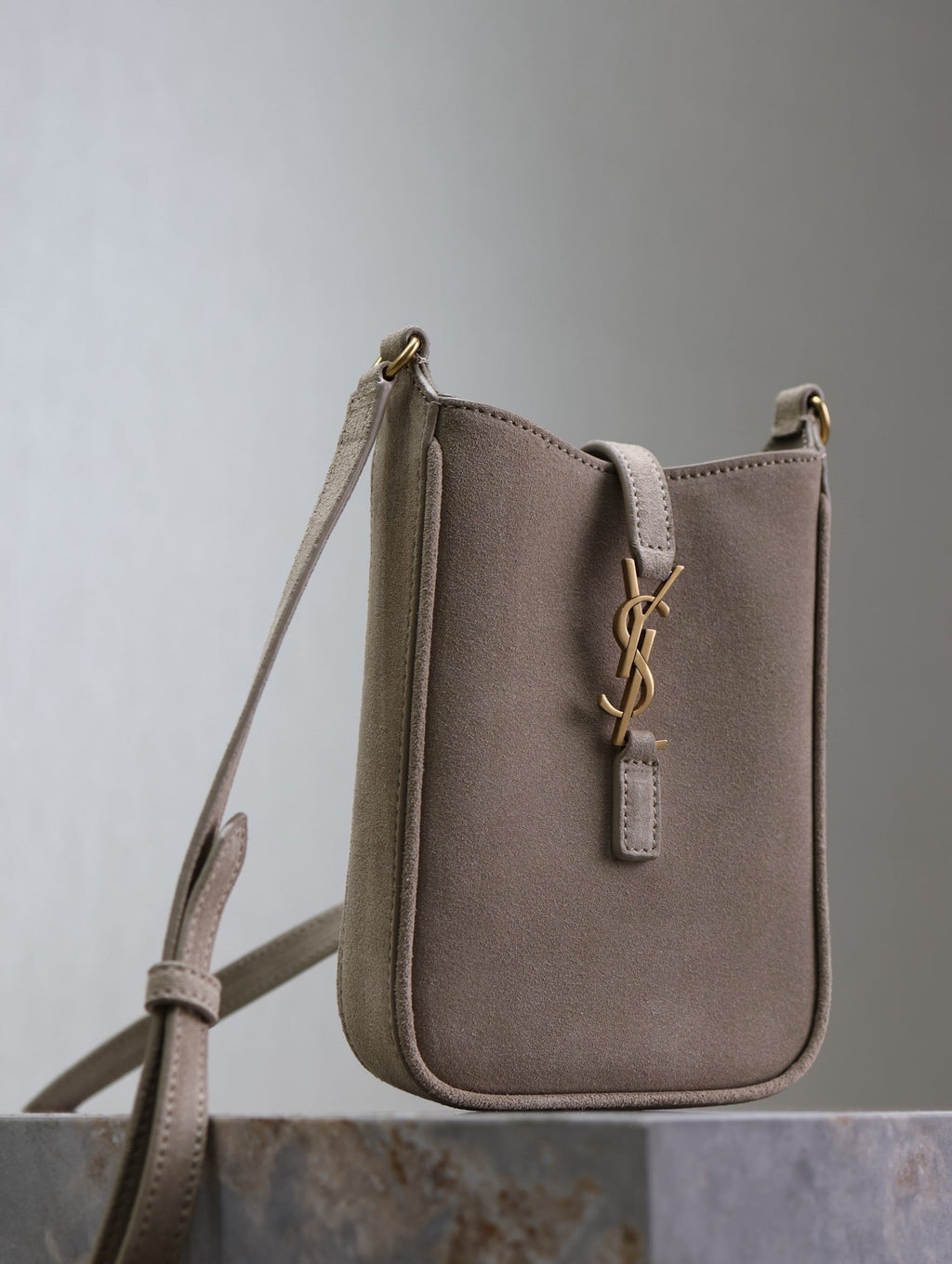 LE 5 À 7 HOBO MINI BAG 18 IN LIGHT BROWN SUEDE COPPER HARDWARE