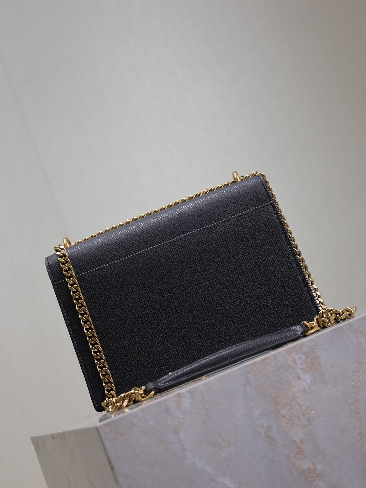 YSL 25S SUNSET MEDIUM 22 IN BLACK GRAINED CALFSKIN GOLD HARDWRE