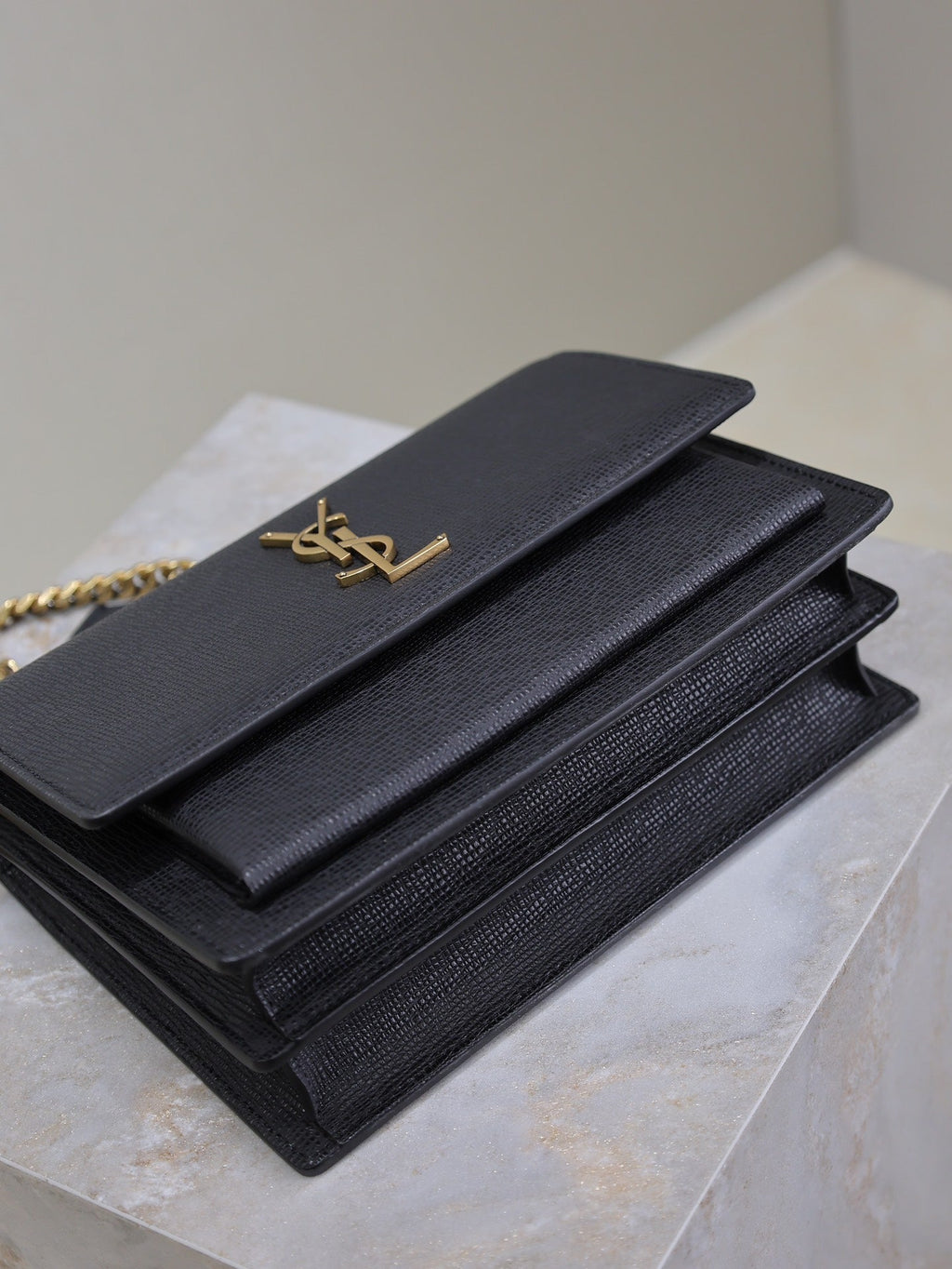 YSL 25S SUNSET MEDIUM 22 IN BLACK GRAINED CALFSKIN GOLD HARDWARE