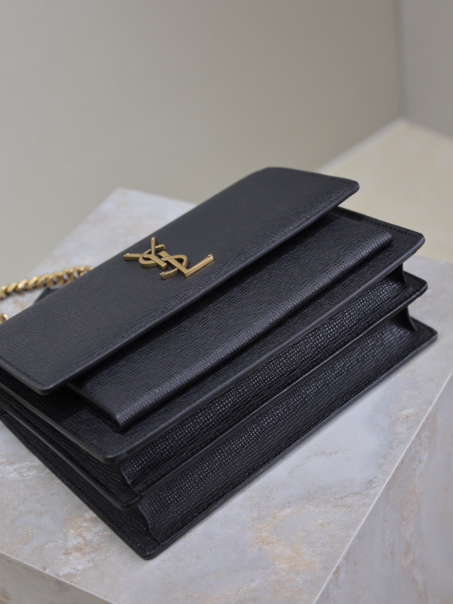 YSL 25S SUNSET MEDIUM 22 IN BLACK GRAINED CALFSKIN GOLD HARDWARE