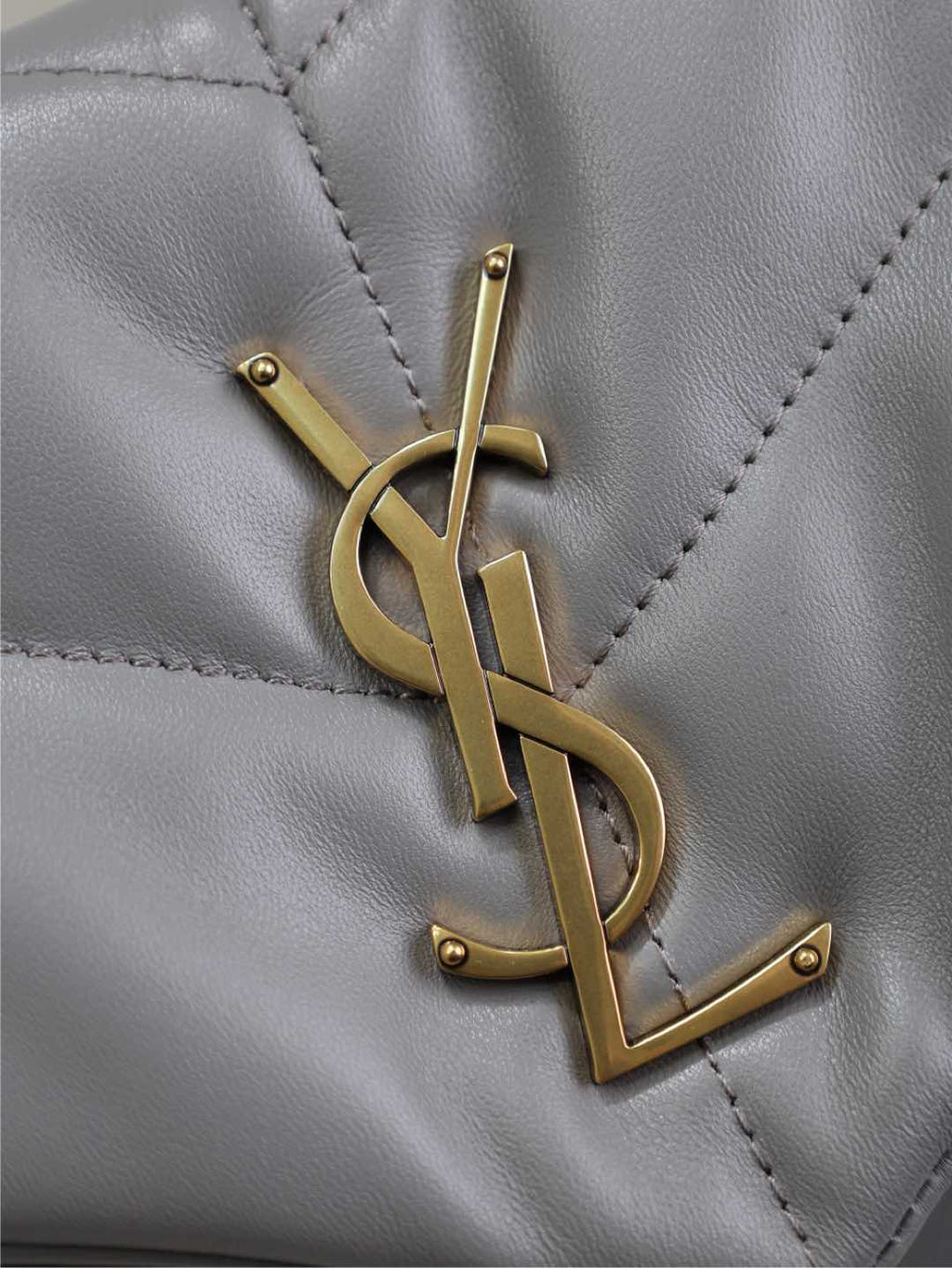 YSL 25S LOULOU PUFFER MEDIUM 29 IN SMOKY LAVENDER CALFSKIN