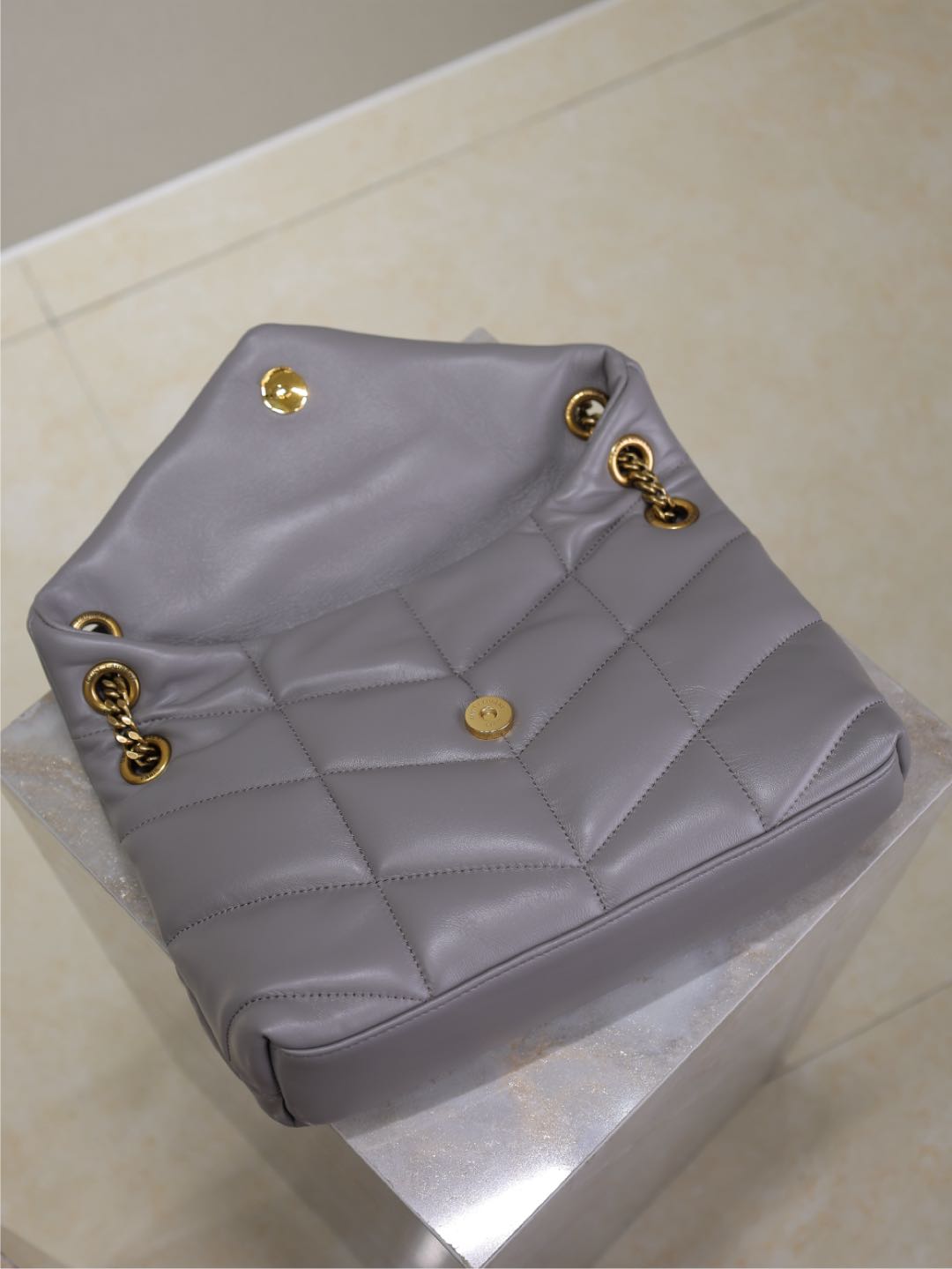 YSL 25S LOULOU PUFFER MEDIUM 29 IN SMOKY LAVENDER CALFSKIN