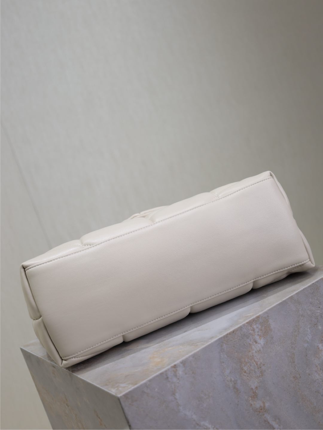 YSL 25S LOULOU PUFFER GM 35 IN SMOKEY TAUPE CALFSKIN SILVER HARDWARE