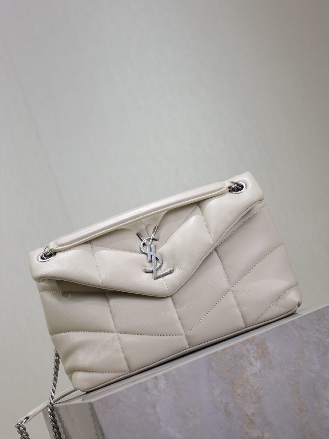 YSL 25S LOULOU PUFFER MM 29 IN SMOKEY TAUPE CALFSKIN SILVER HARDWARE