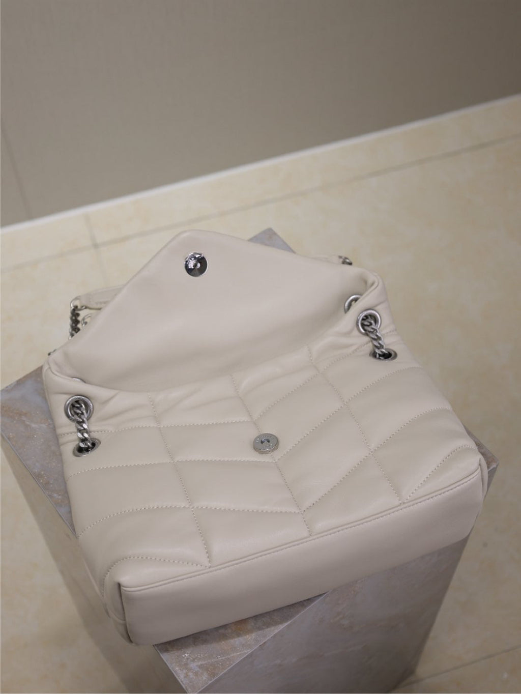 YSL 25S LOULOU PUFFER MM 29 IN SMOKEY TAUPE CALFSKIN SILVER HARDWRE