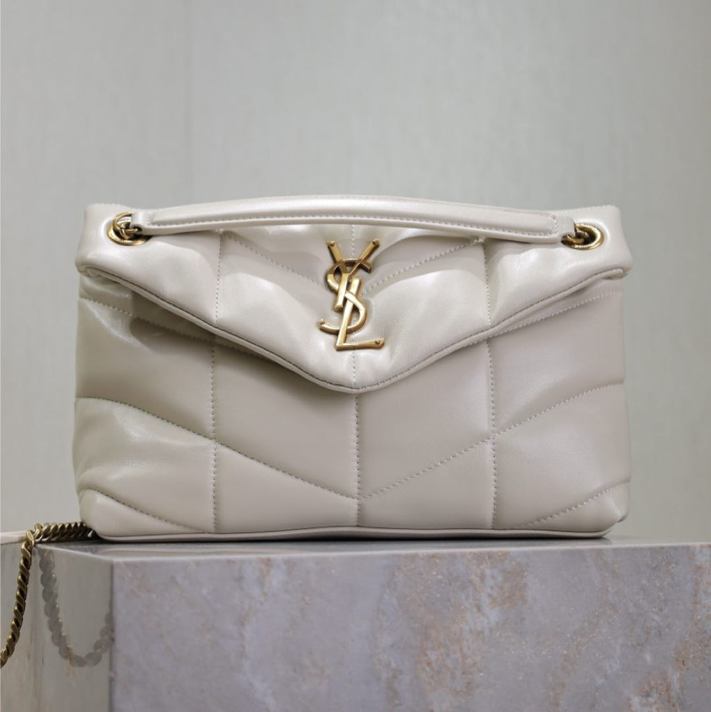 YSL 25S LOULOU PUFFER MM 29 IN BLANC VINTAGE CALFSKIN GOLD HARDWARE