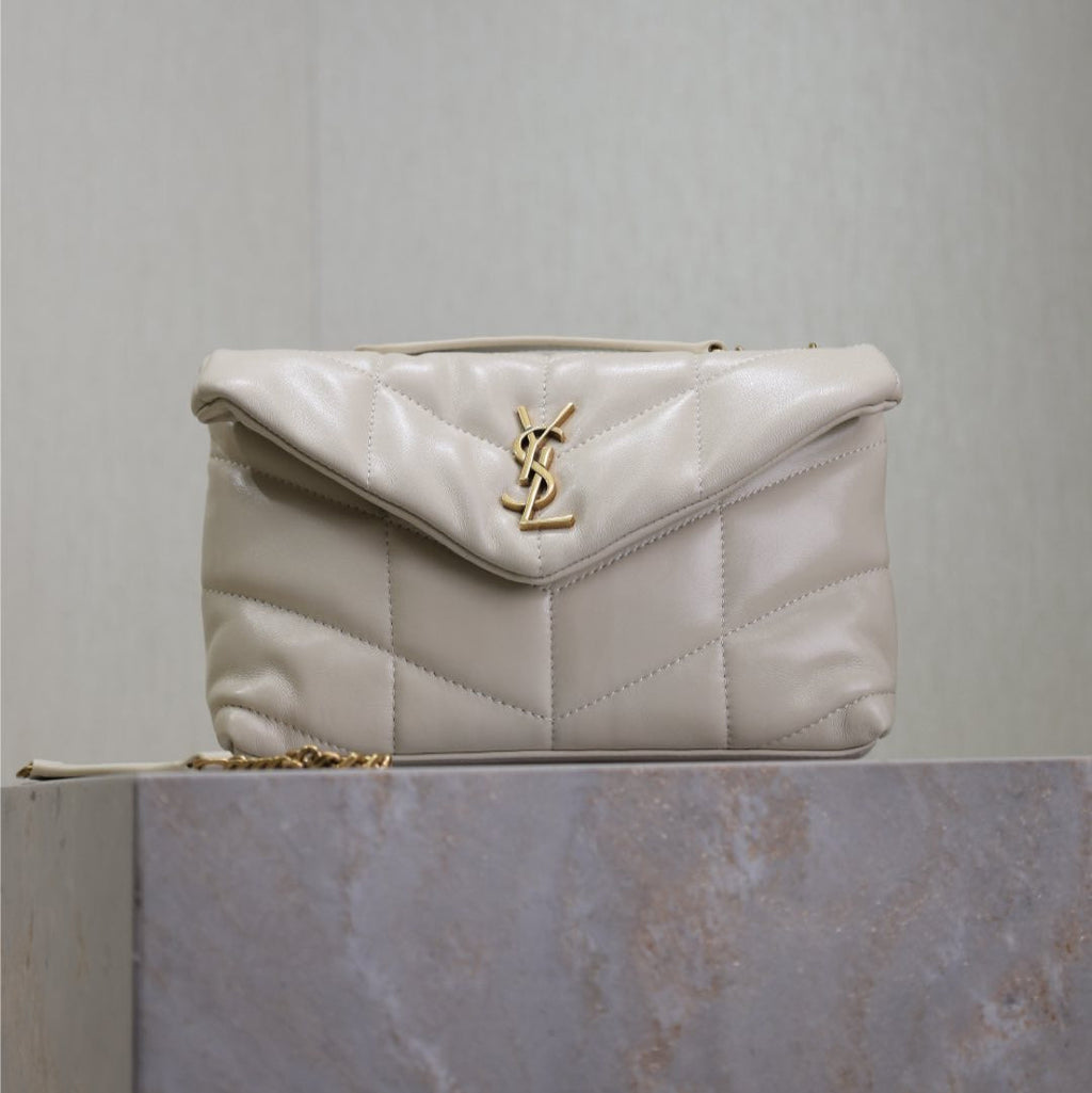 YSL 25S LOULOU PUFFER MINI 23 IN BLANC VINTAGE CALFSKIN GOLD HARDWARE