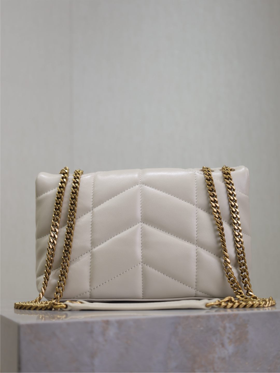 YSL 25S LOULOU PUFFER MINI 23 IN BLANC VINTAGE CALFSKIN GOLD HARDWRE