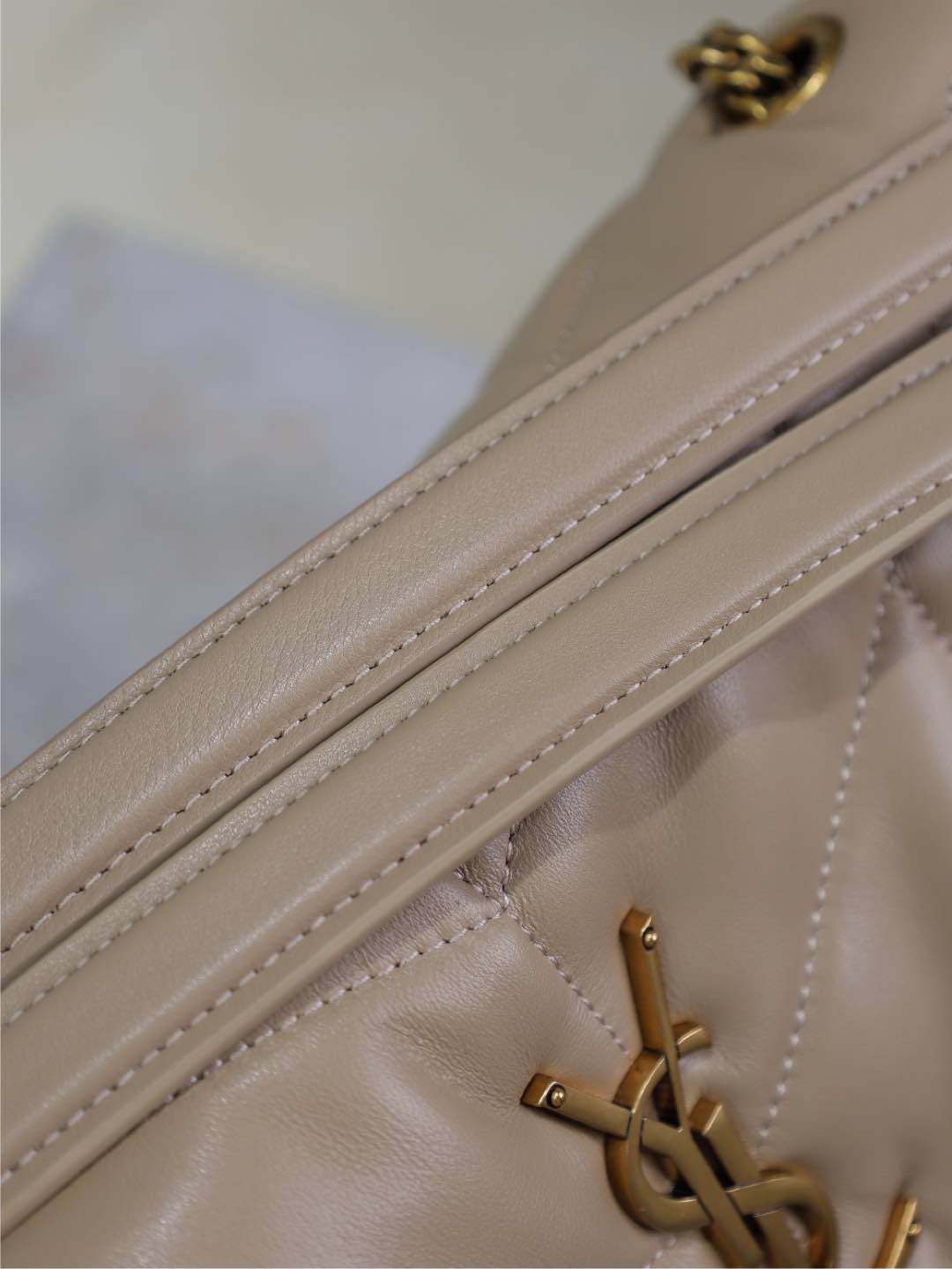 YSL 25S LOULOU PUFFER MM 29 IN BROWN CALFSKIN GOLD HARDWRE