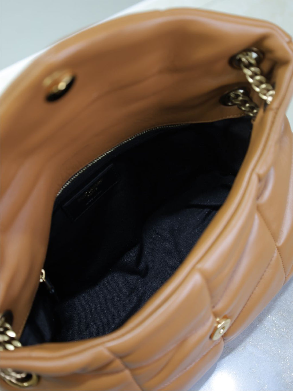 YSL 25S LOULOU PUFFER MM 29 IN CARAMEL CALFSKIN GOLD HARDWRE