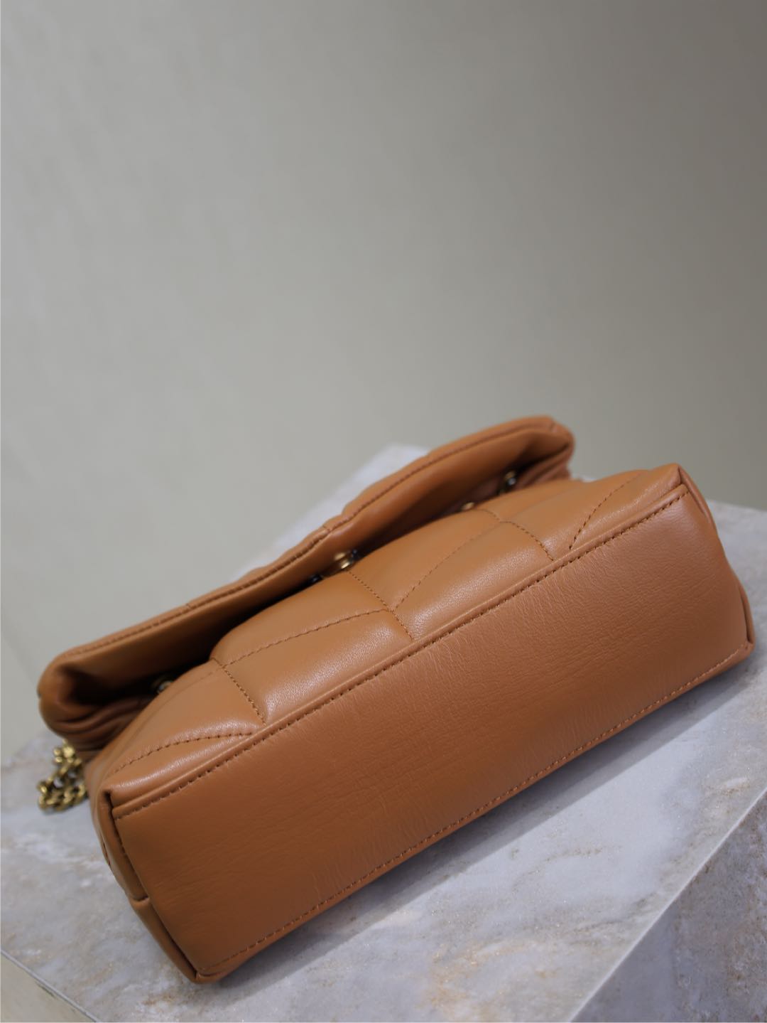 YSL 25S LOULOU PUFFER MINI 23 IN CARAMEL CALFSKIN GOLD HARDWARE