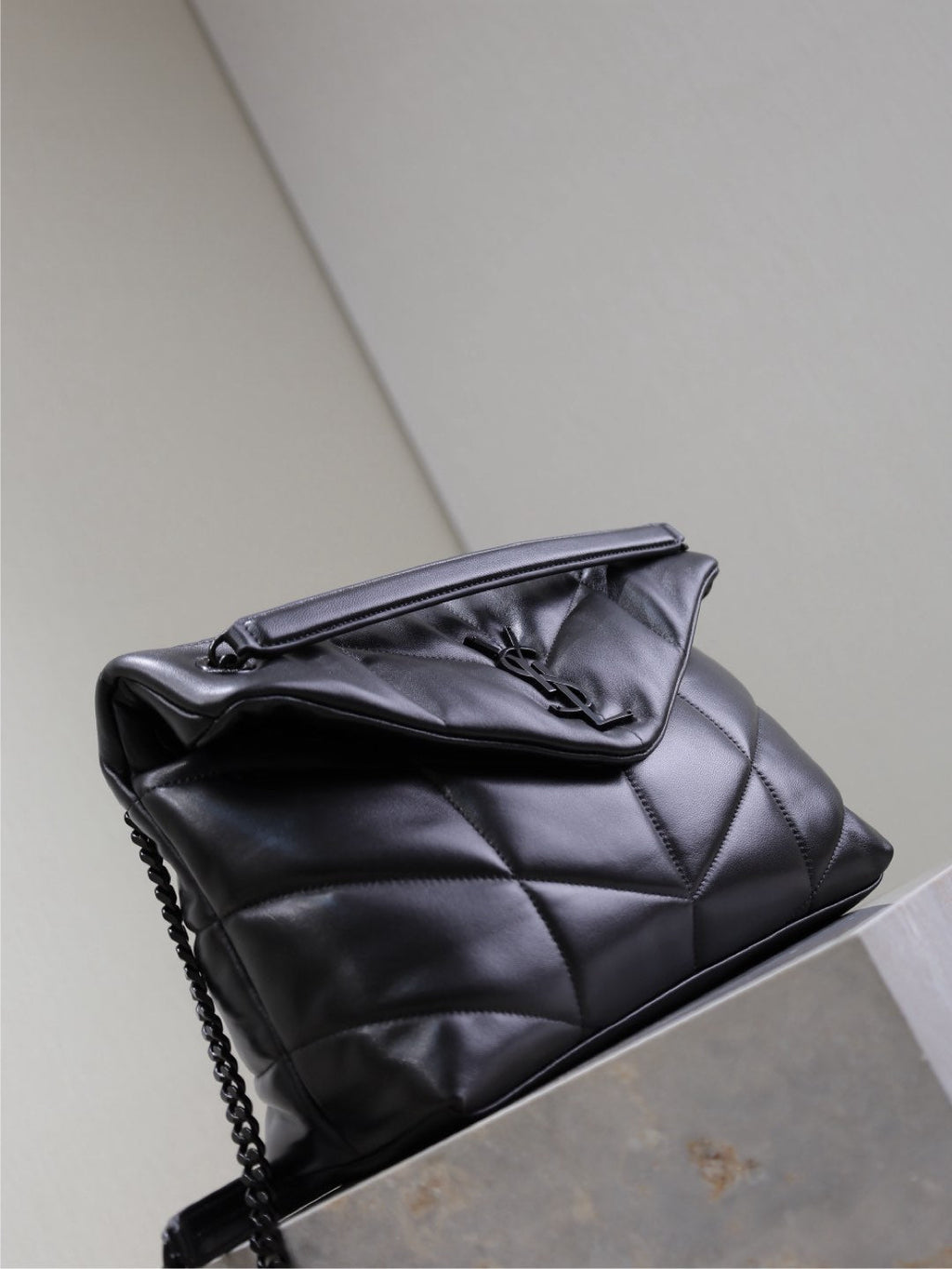 YSL 25S LOULOU PUFFER GM 35 IN BLACK CALFSKIN BLACK HARDWARE