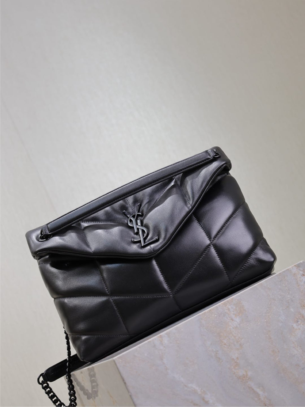 YSL 25S LOULOU PUFFER GM 35 IN BLACK CALFSKIN BLACK HARDWRE