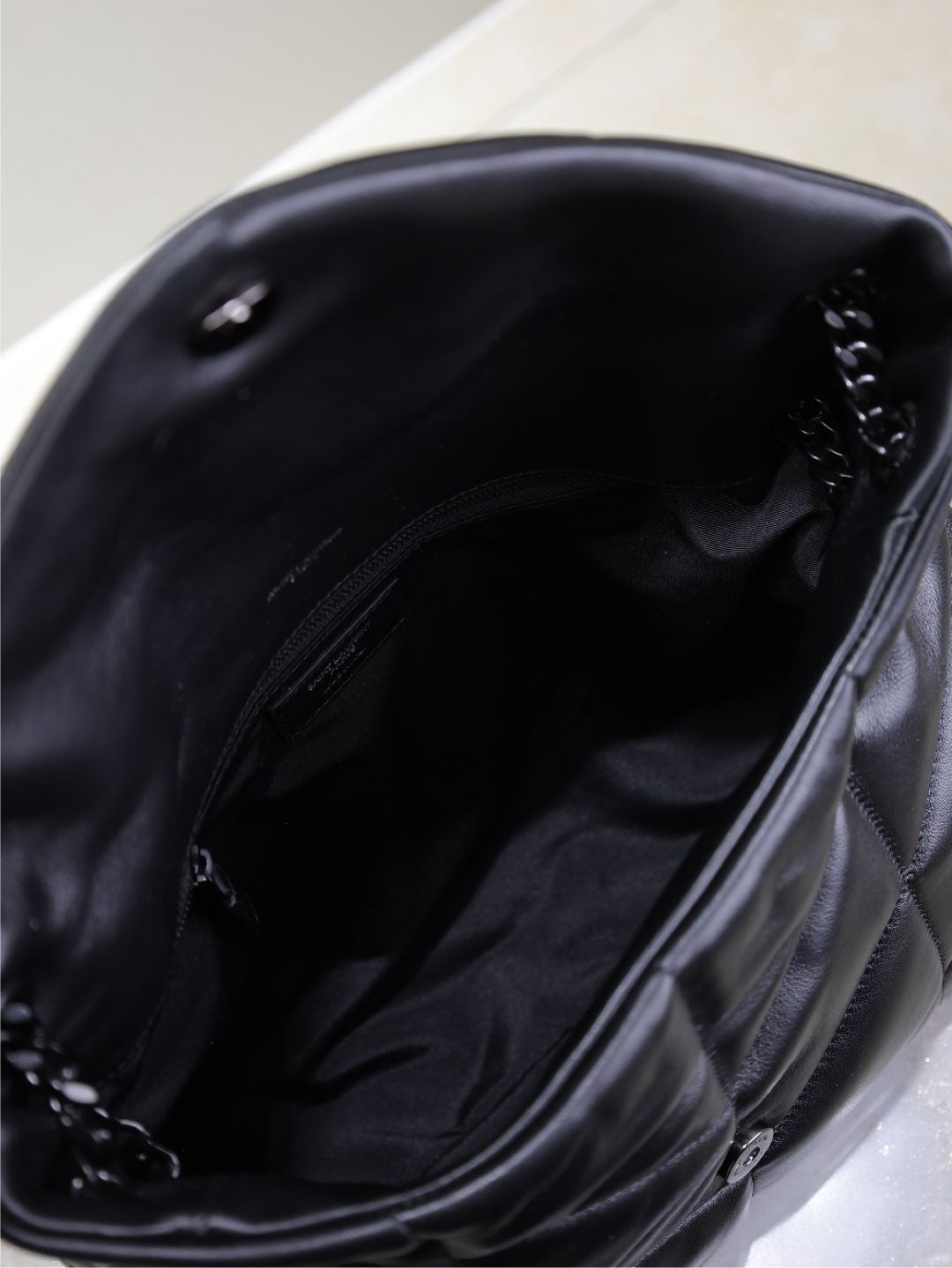 YSL 25S LOULOU PUFFER GM 35 IN BLACK CALFSKIN BLACK HARDWRE