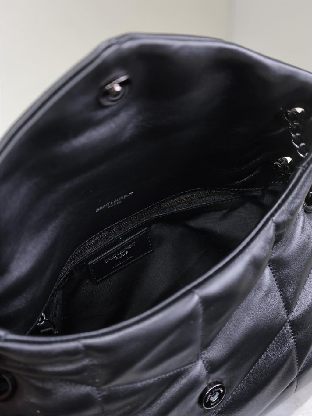 YSL 25S LOULOU PUFFER MM 29 IN BLACK CALFSKIN BLACK HARDWARE