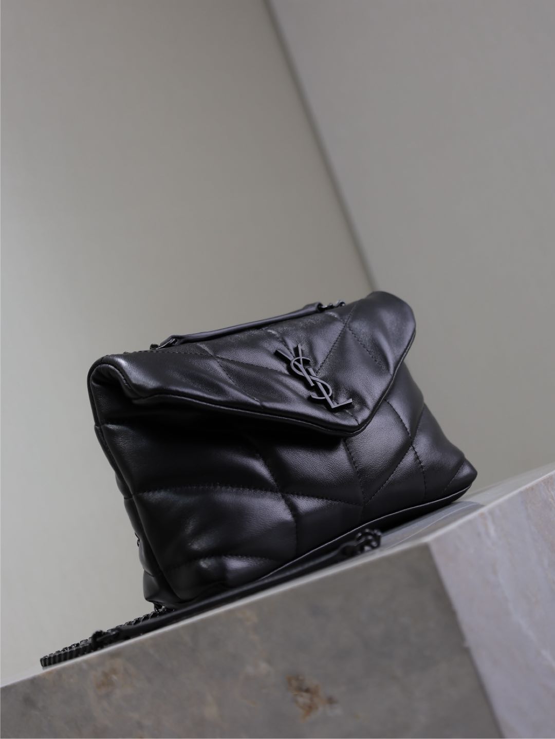 YSL 25S LOULOU PUFFER MINI 23 IN BLACK CALFSKIN BLACK HARDWARE