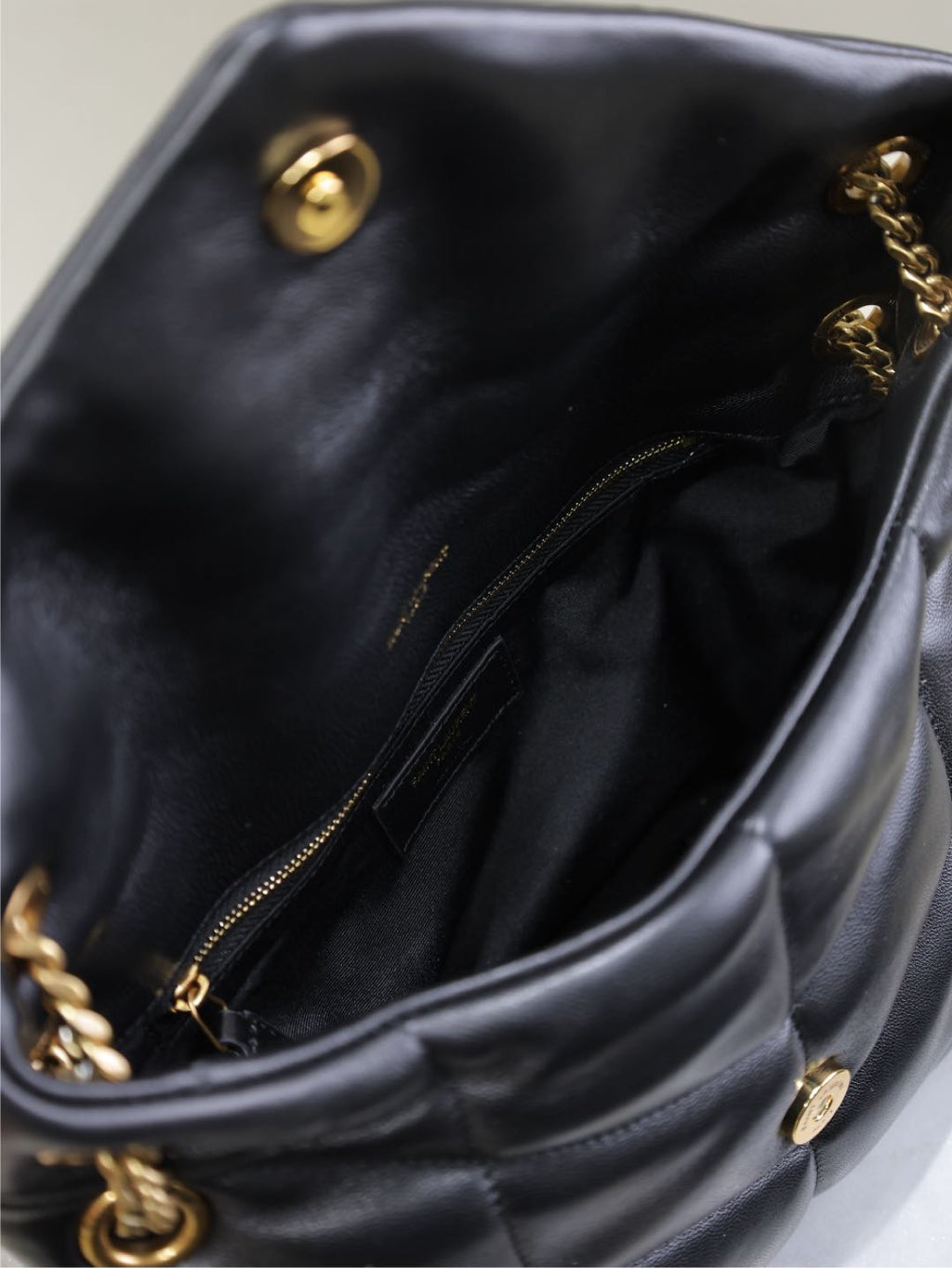 YSL 25S LOULOU PUFFER MM 29 IN BLACK CALFSKIN GOLD HARDWRE