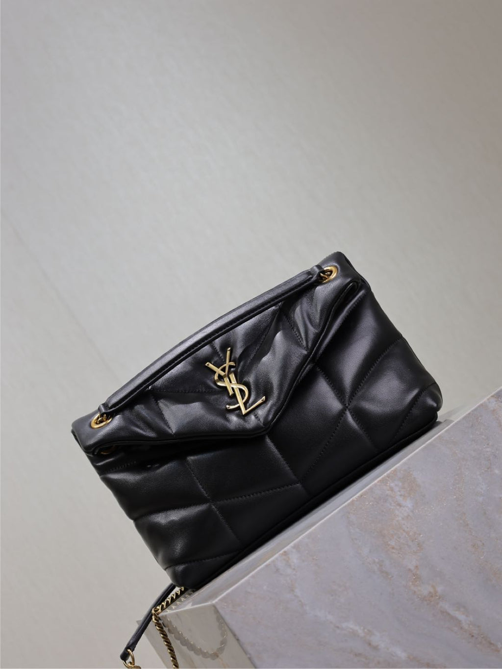 YSL 25S LOULOU PUFFER MM 29 IN BLACK CALFSKIN GOLD HARDWRE