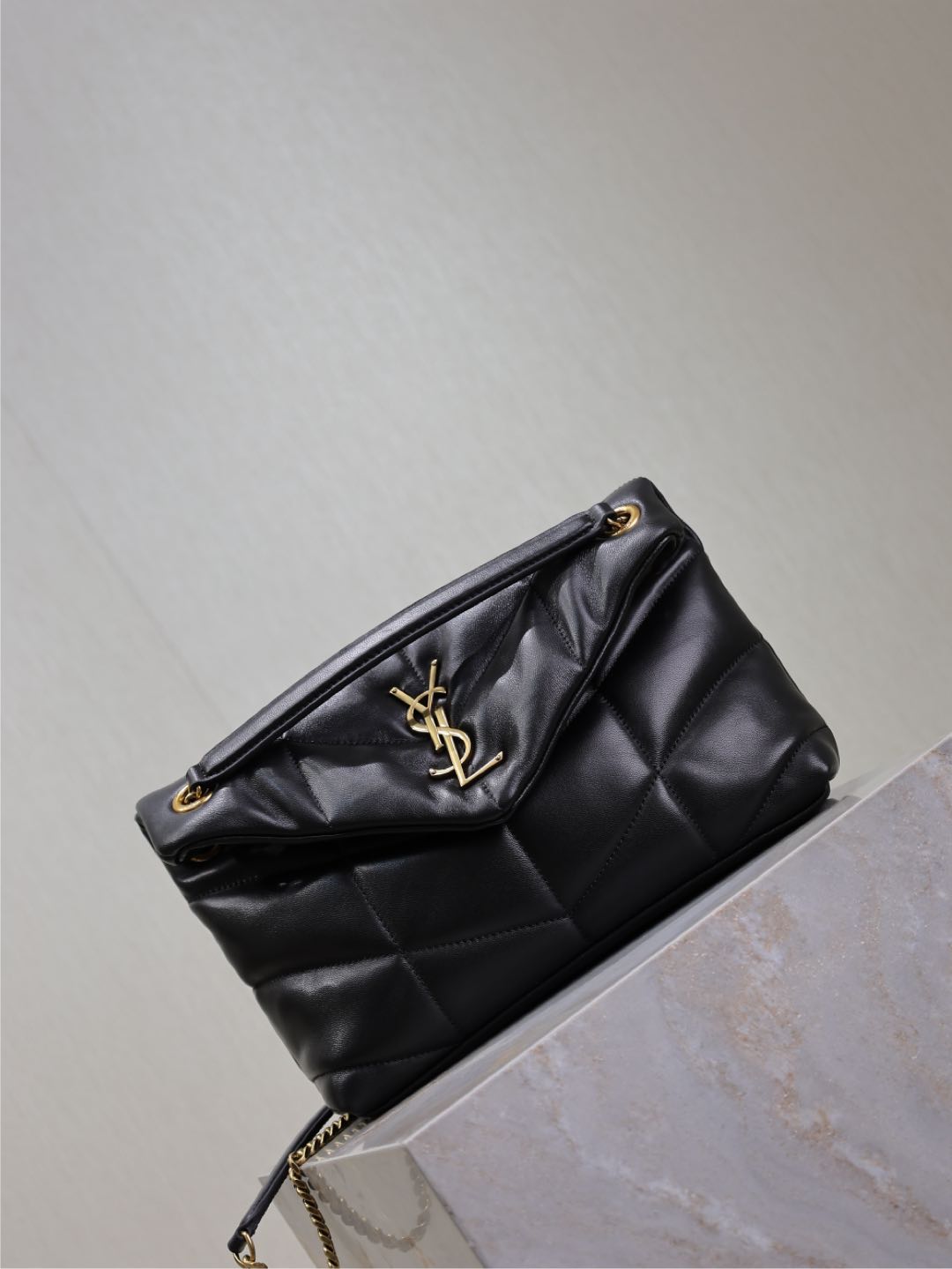 YSL 25S LOULOU PUFFER MM 29 IN BLACK CALFSKIN GOLD HARDWRE
