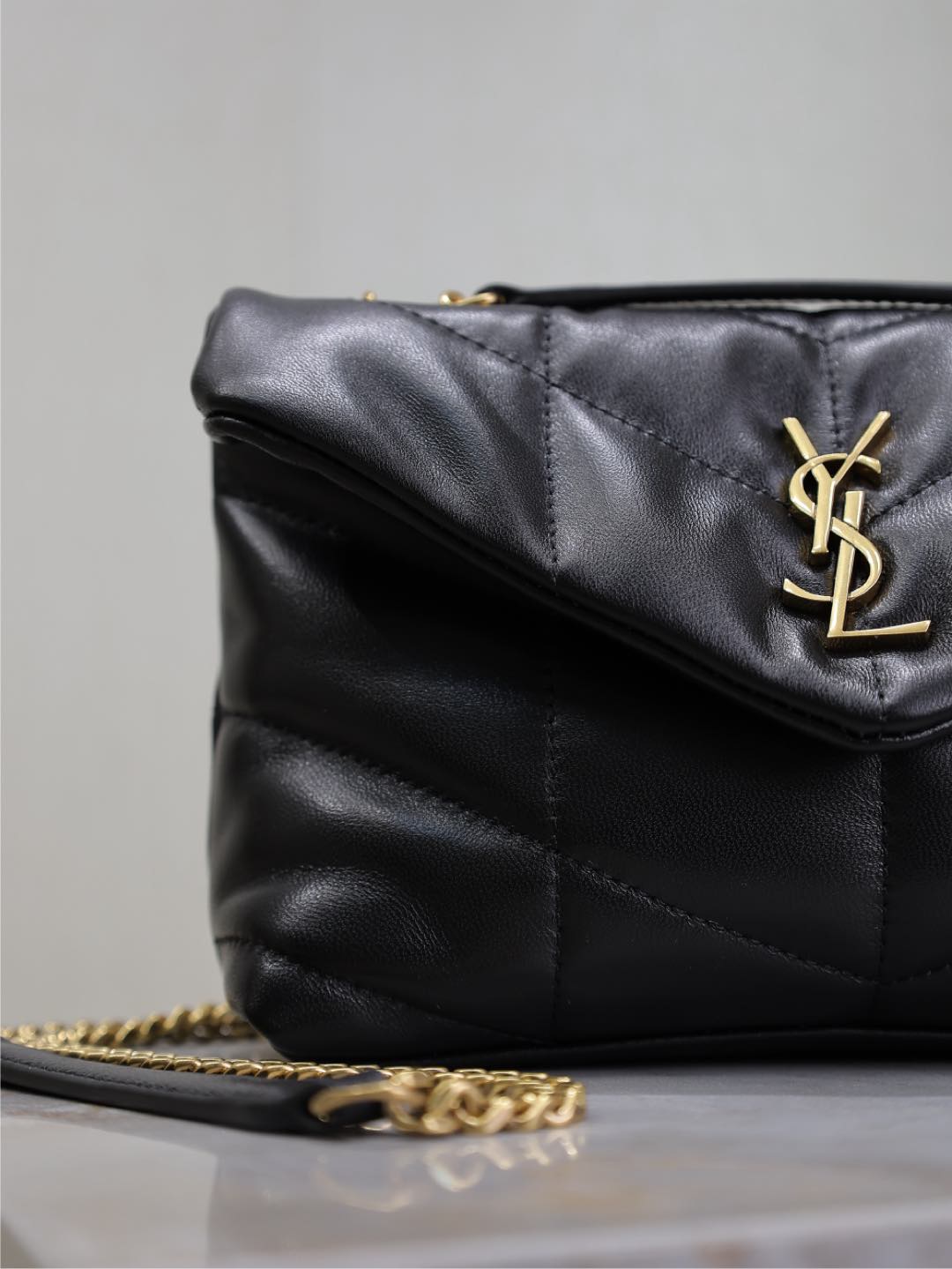 YSL 25S LOULOU PUFFER MINI 23 IN BLACK CALFSKIN GOLD HARDWRE