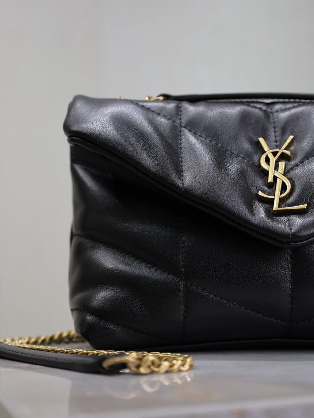 YSL 25S LOULOU PUFFER MINI 23 IN BLACK CALFSKIN GOLD HARDWARE