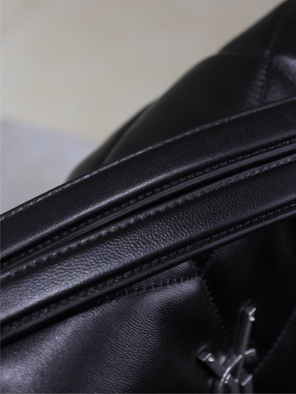 YSL 25S LOULOU PUFFER GM 35 IN BLACK CALFSKIN SILVER HARDWRE