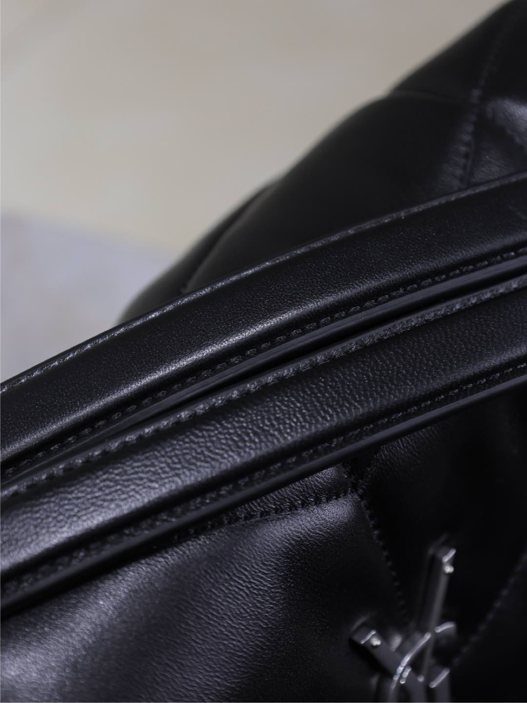 YSL 25S LOULOU PUFFER GM 35 IN BLACK CALFSKIN SILVER HARDWRE