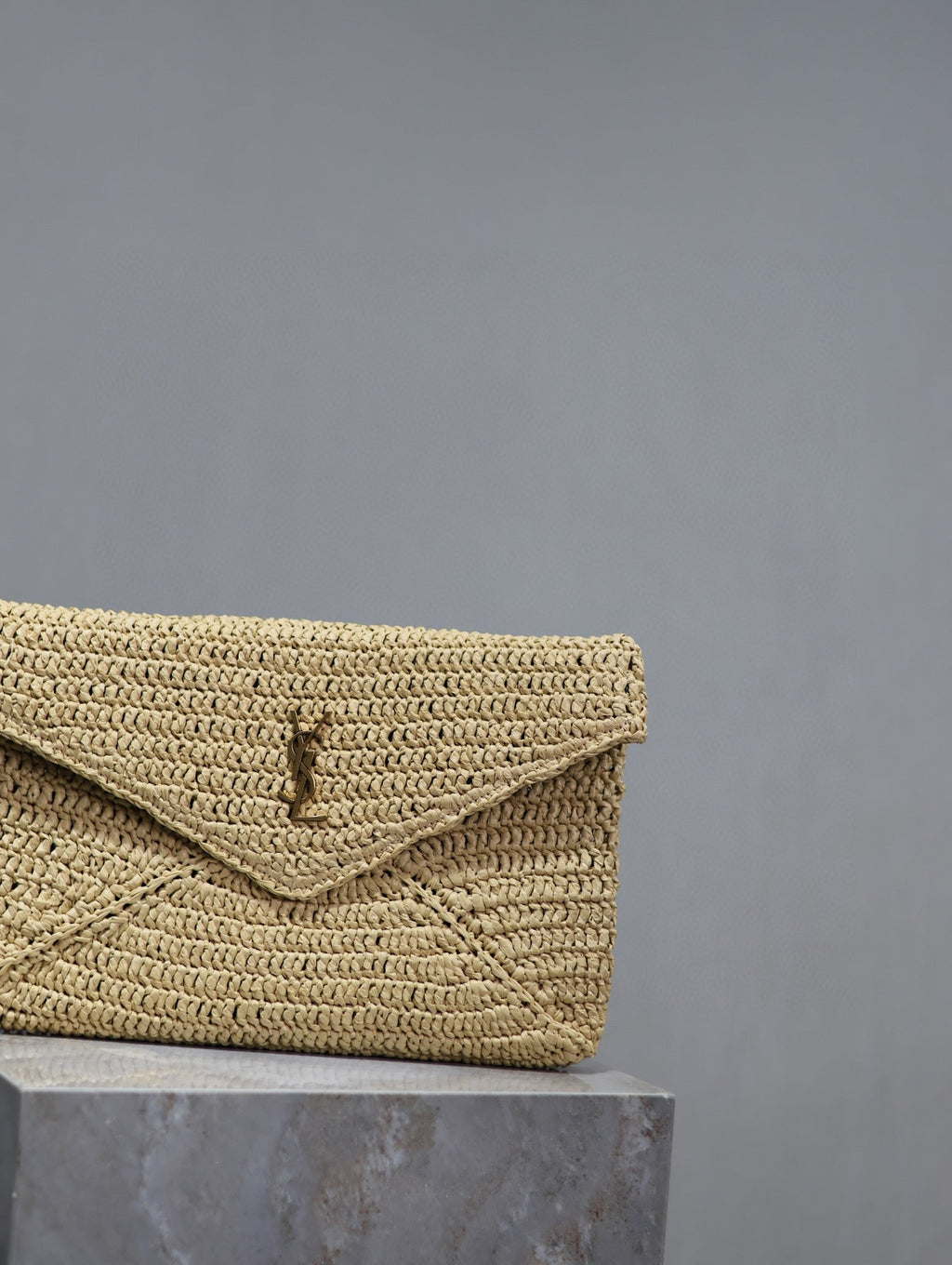 YSL 25S CASSANDRE LARGE ENVELOPE POUCH 29 IN NATURAL RAFFIA GOLD HARDWARE