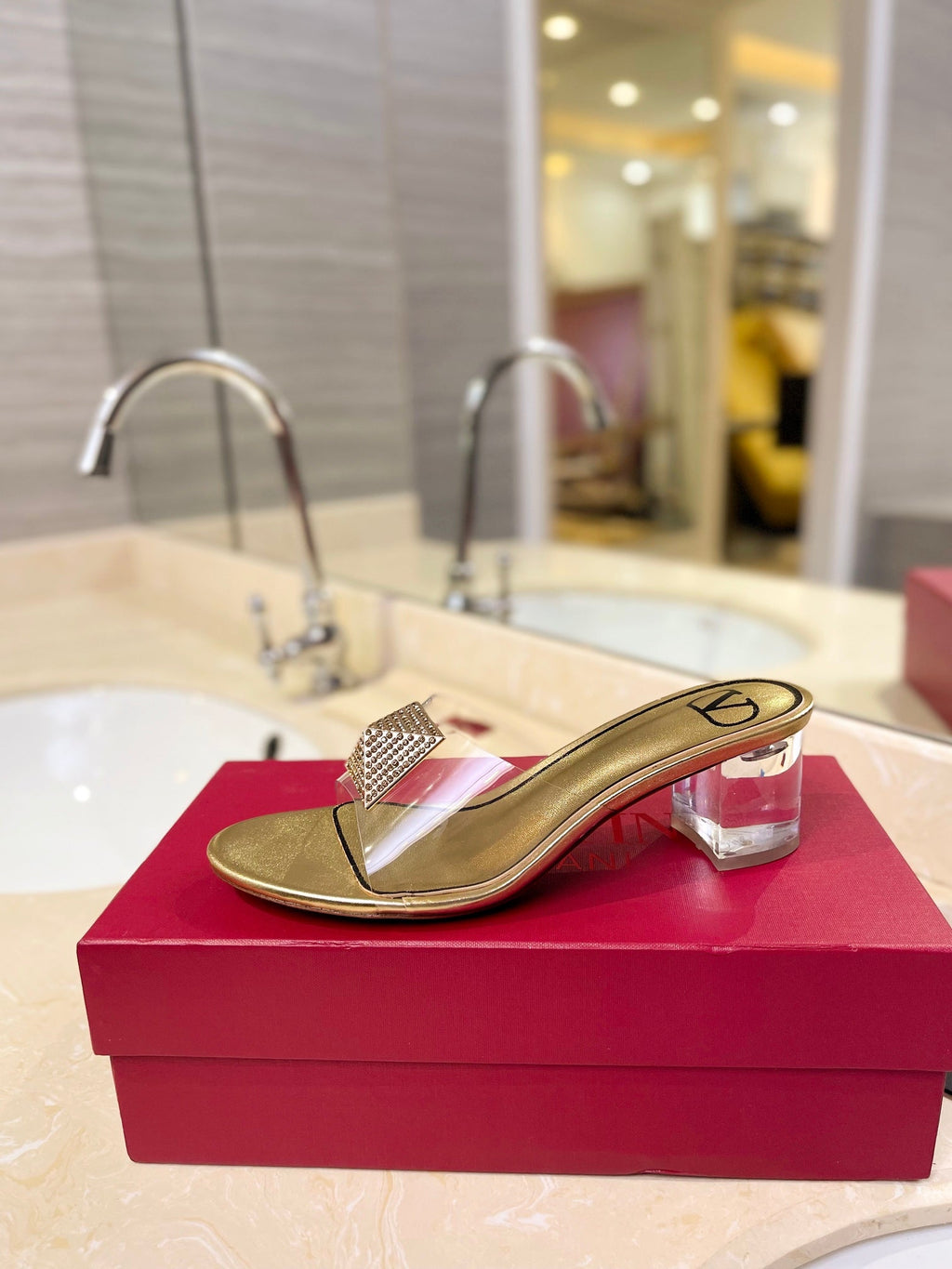 HIGH MULE 60MM IN GOLD SHEEPSKIN AND TRANSPARENT PVC