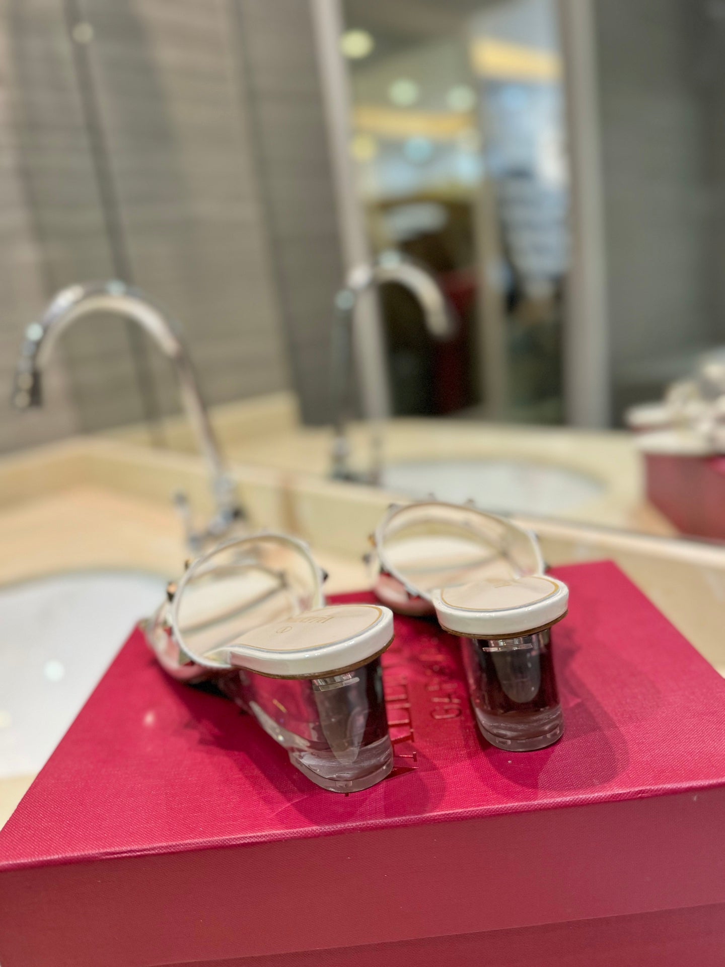 ROCKSTUD MULE SANDALS IN WHITE CALFSKIN AND TRANSPARENT PVC FILM