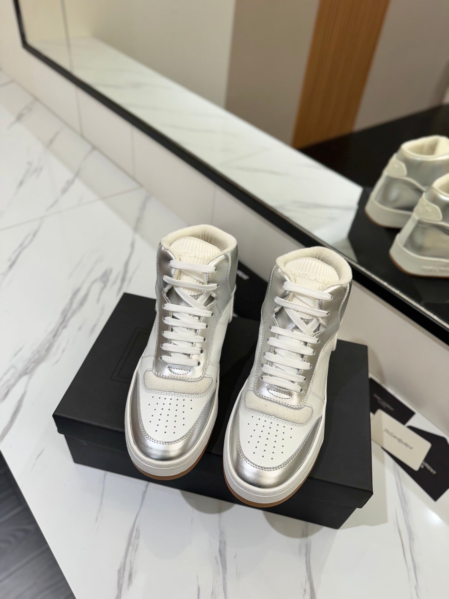 MID-TOP SNEAKERS IN SILVER MIX WHITE LAMBSKIN