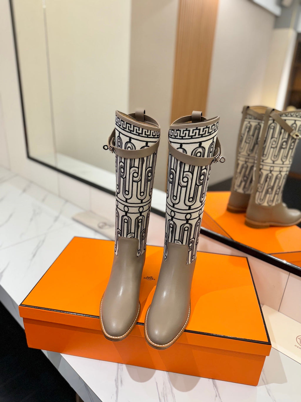 JUMPING BOOT 2 CM IN PASTEL GRAY CALFSKIN AND BLACK MIX WHITE FABRIC