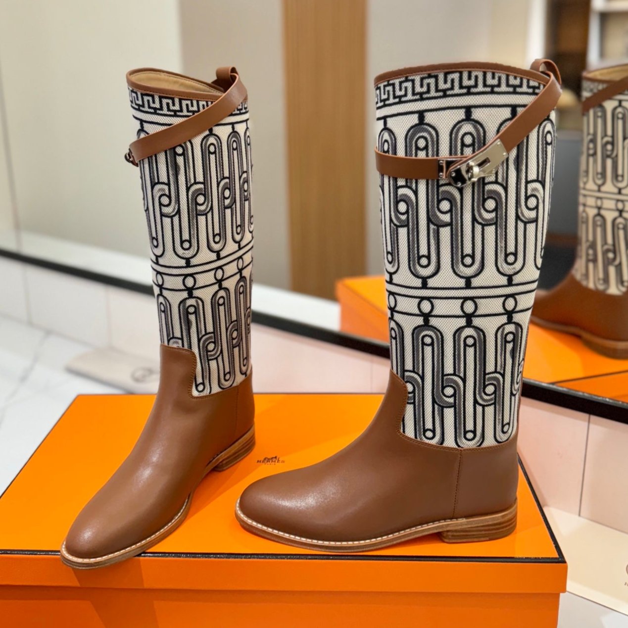 JUMPING BOOT 2 CM IN BRONZE BROWN CALFSKIN AND BLACK MIX WHITE FABRIC